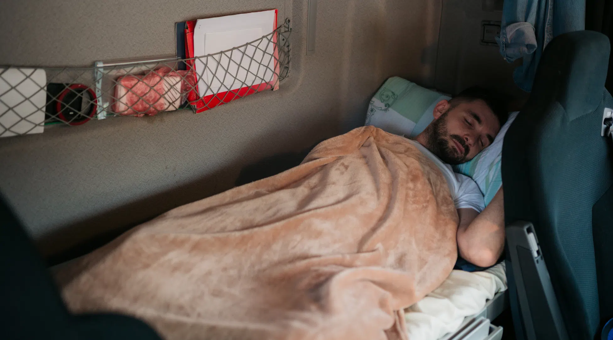 Where Do Truck Drivers Sleep Tips and Sleeping Cab Layout